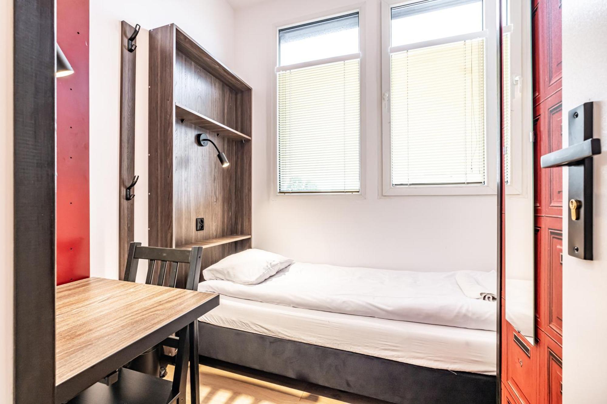 Vola Hostel Varsavia Esterno foto
